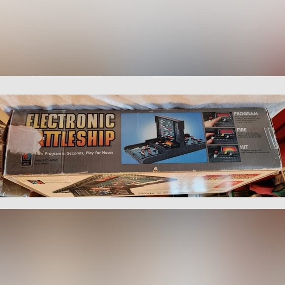 Milton Bradley Electronic Battleship Game Model  Vintage 1982 + Code Book - Picture 2 of 13